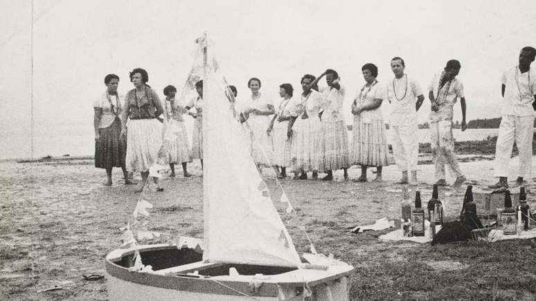 Celebra&ccedil;&atilde;o a Iemanj&aacute; em praia do Rio de Janeiro em 1972