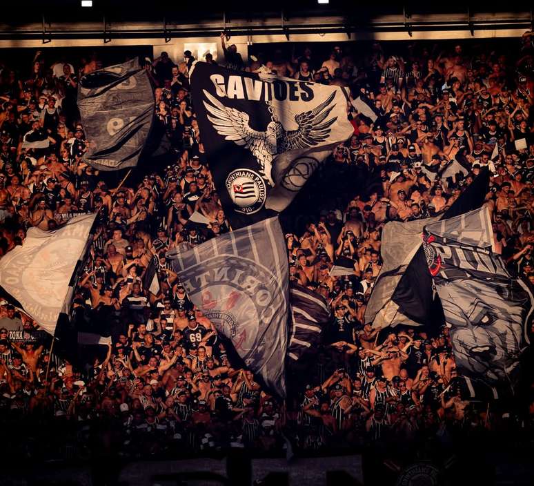 Torcida organizada Gavi&otilde;es e Estopim 