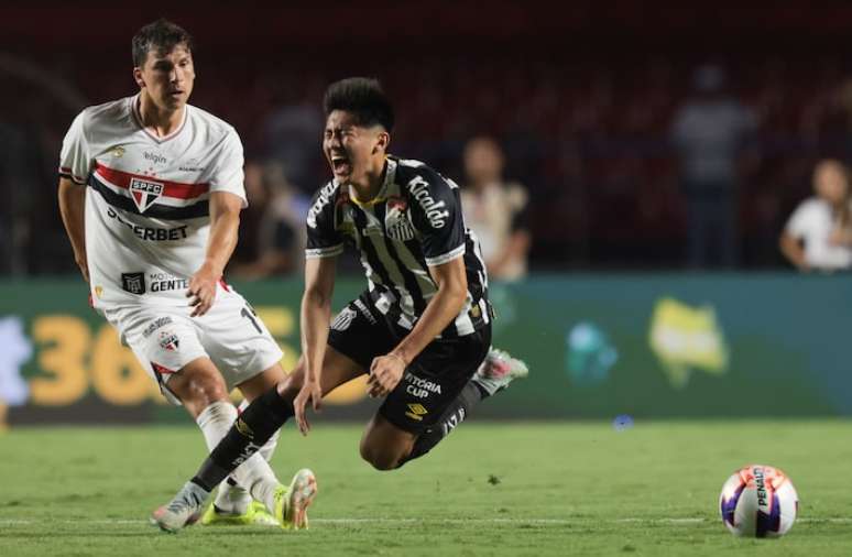 சாண்டோஸின் தோல்விக்குப் பிறகு வோஜ்வோடா பொறுப்பேற்று நெய்மரை தவறாக வழிநடத்துகிறார்.