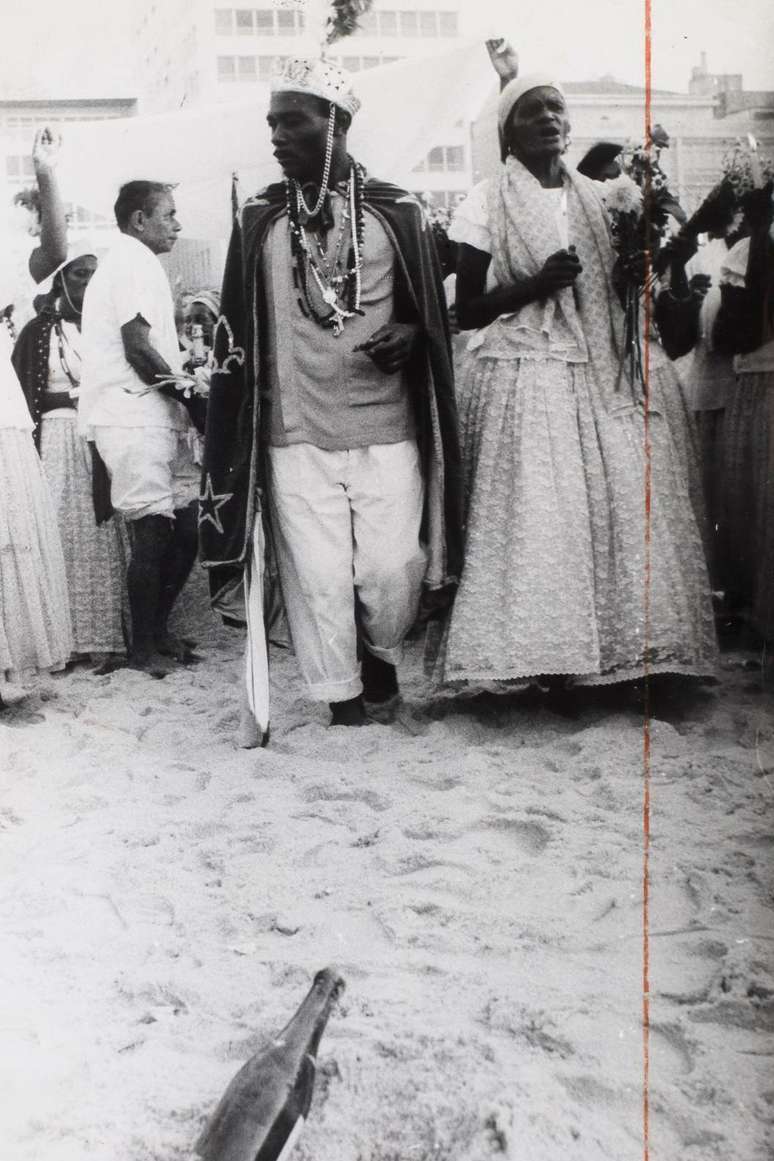 Celebra&ccedil;&atilde;o a Iemanj&aacute; em praia do Rio de Janeiro em 1972