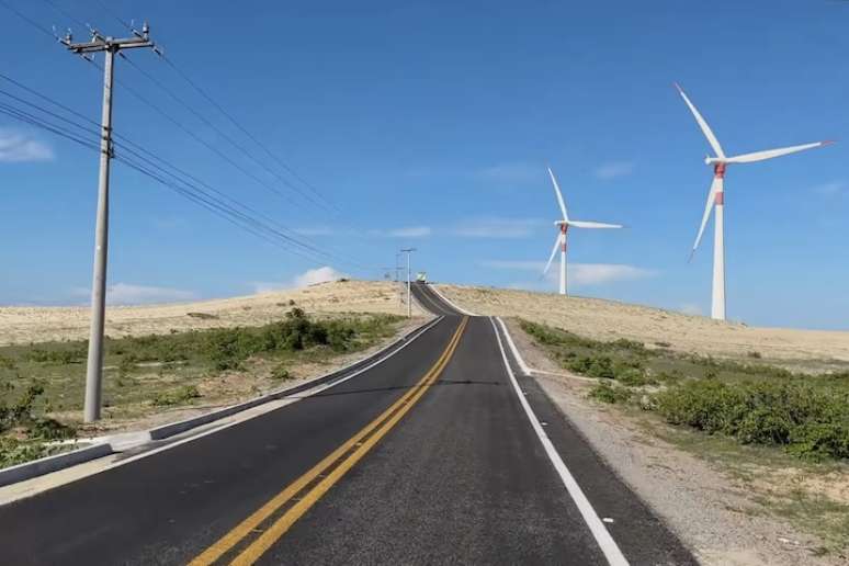 No litoral oeste do Cear&aacute;, um percurso que liga duas praias vem ganhando fama nacional n&atilde;o apenas pelos destinos, mas pela pr&oacute;pria viagem em si.