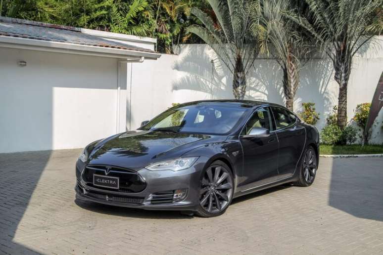 Em 2017, uma pesquisa da Consumer Reports indicou que mais de 92% dos donos do Tesla Modelo S considerariam a troca pelo mesmo carro.