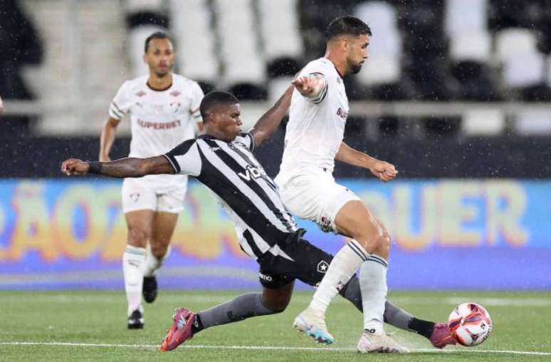 Botafogo e Fluminense fizeram um cl&aacute;ssico debaixo de muita chuva &ndash;