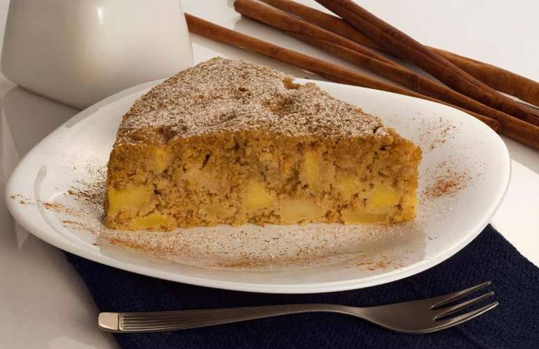 Receita de bolo de ma&ccedil;&atilde; com canela &ndash; Foto: Guia da Cozinha