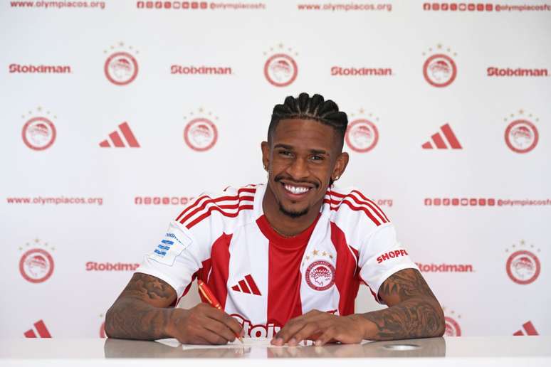 Andr&eacute; Luiz foi contratado pelo Olympiacos 