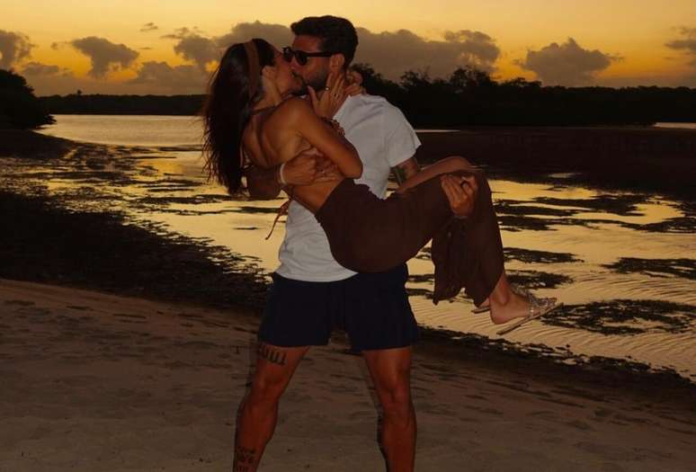 Yuri Alberto e a namorada Isabella Zanetti em momento &iacute;ntimo durante &uacute;ltimas f&eacute;rias &ndash;