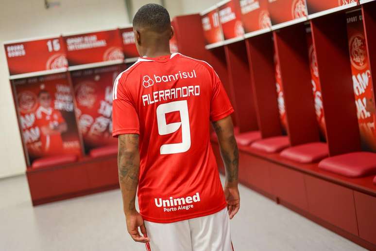 Alerrandro vestir&aacute; a camisa 9 colorada &ndash;