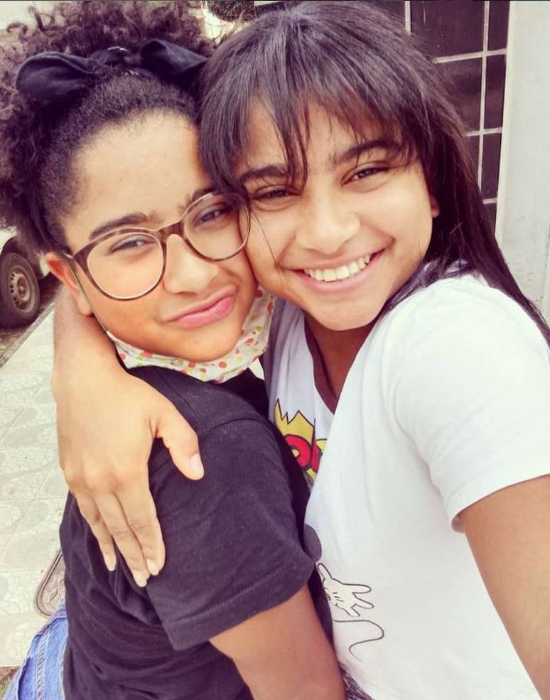 Milena tem irm&atilde; g&ecirc;mea, Mily &mdash;