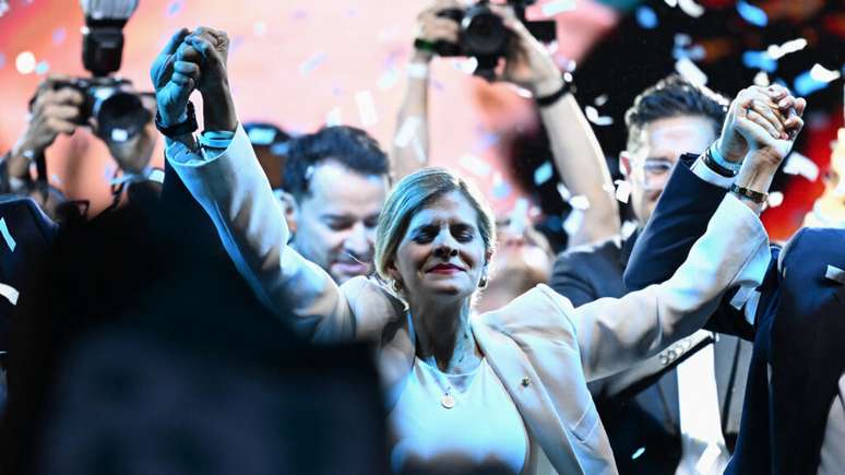 A candidata &agrave; Presid&ecirc;ncia Laura Fernandez, do Partido Soberano do Povo (PPSO), reage ap&oacute;s sua vit&oacute;ria na elei&ccedil;&atilde;o presidencial, em San Jos&eacute;, na Costa Rica, em 1&ordm; de fevereiro de 2026.