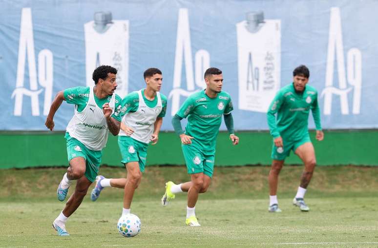 Lucas Evangelista treina com elenco do Palmeiras e fica perto de retornar &ndash;