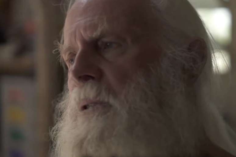 Um ex-empres&aacute;rio australiano que perdeu sua fortuna de mais de US$ 28 milh&otilde;es tomou uma decis&atilde;o inusitada que despertou a curiosidade de muita gente.