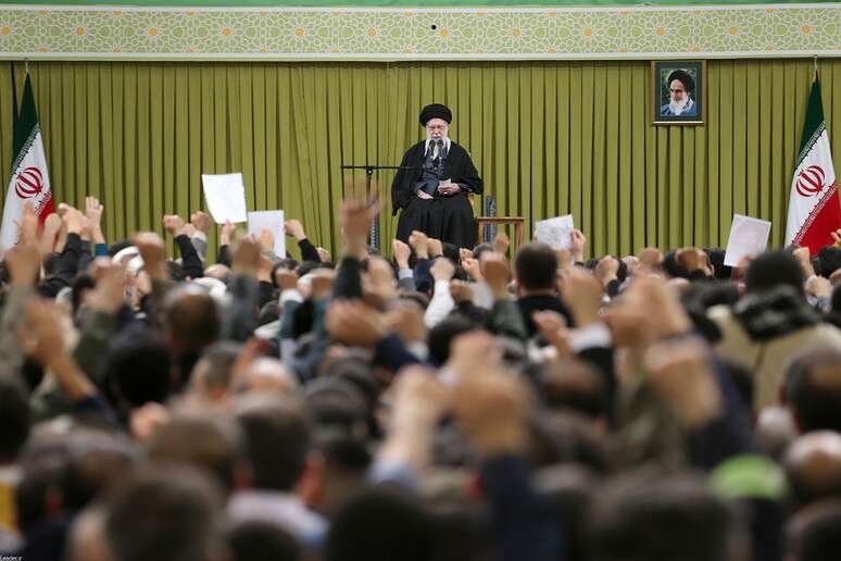 Khamenei, l&iacute;der supremo do Ir&atilde;, em discurso sobre escalada de tens&otilde;es
