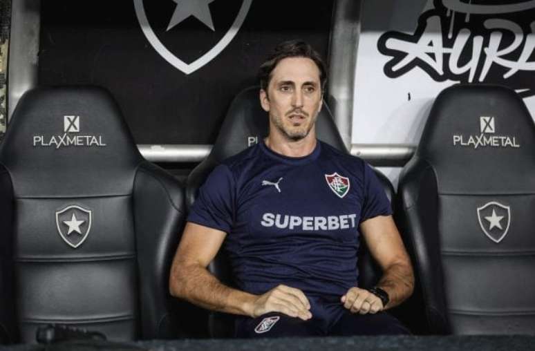 Zubeldia v&ecirc; Fluminense superior no Nilton Santos contra o Botafogo &ndash;