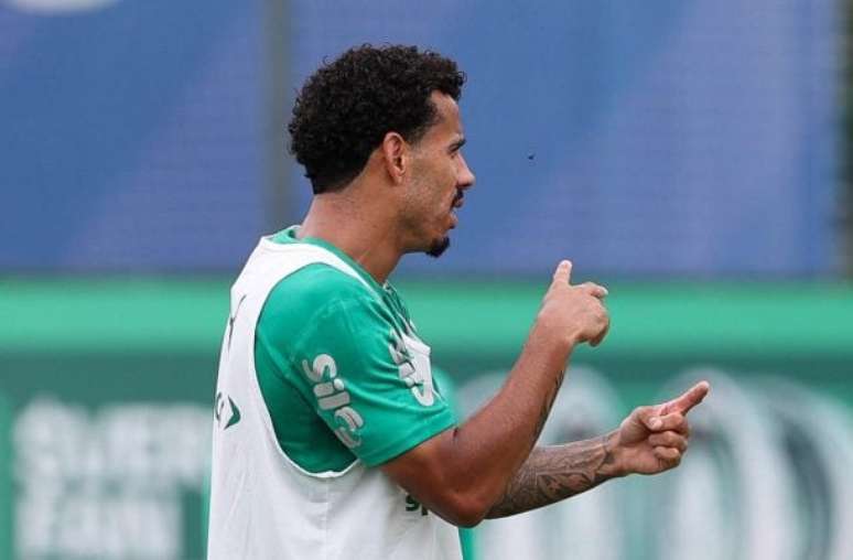 Lucas Evangelista treina com elenco do Palmeiras e fica perto de retornar &ndash;