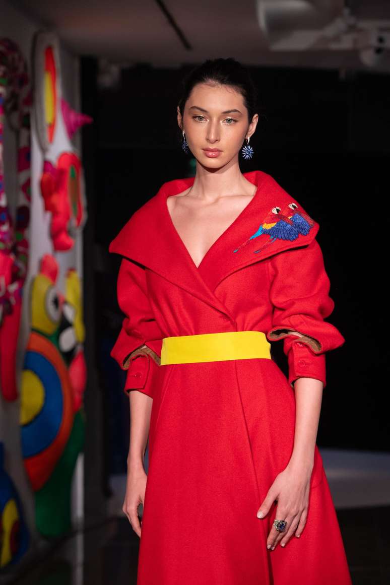 Desfile da grife Thayn&aacute; Cai&ccedil;ara em Paris 