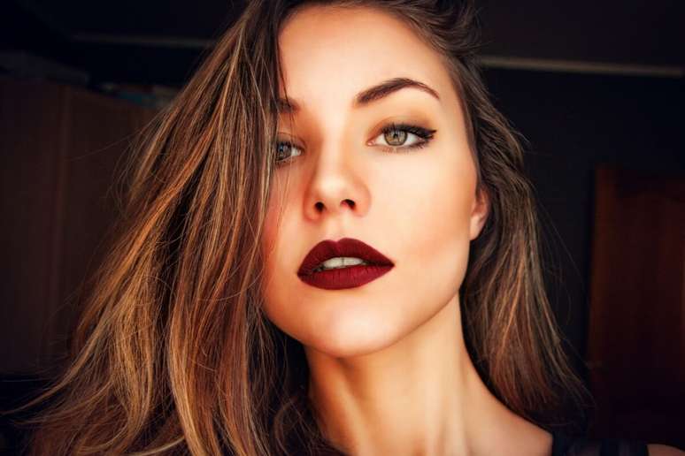 Maquiagem maximalista de 2016 est&aacute; voltando com for&ccedil;a total