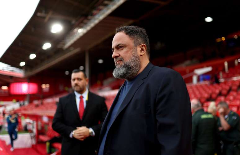 Evangelos Marinakis antes de partida 