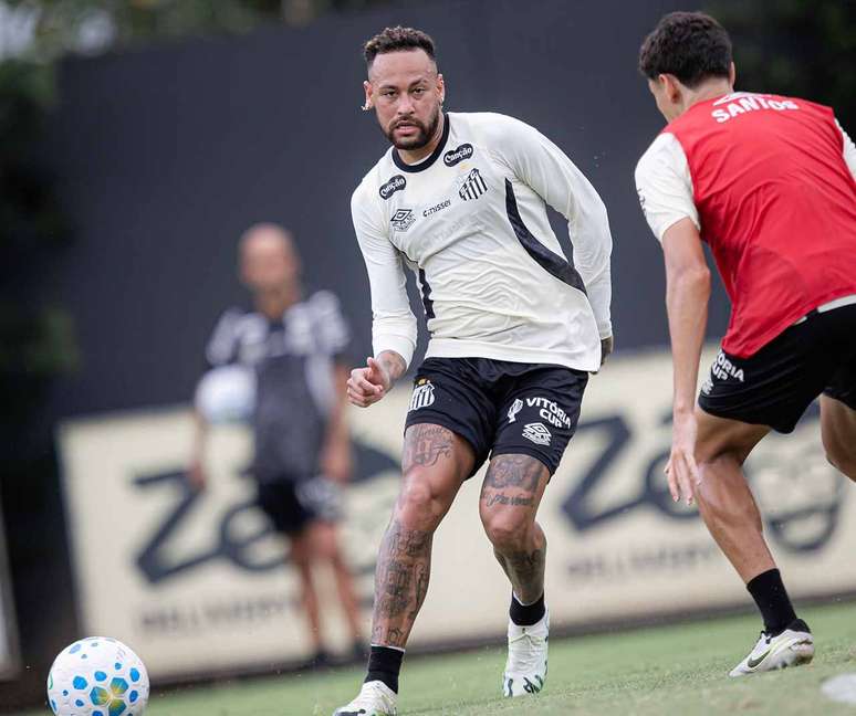 Neymar em a&ccedil;&atilde;o durante o treino do Santos dessa segunda-feira (2) &ndash;