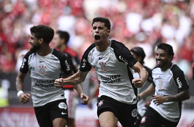 Gabriel Paulista marcou o primeiro gol do Corinthians na final da Supercopa &ndash;