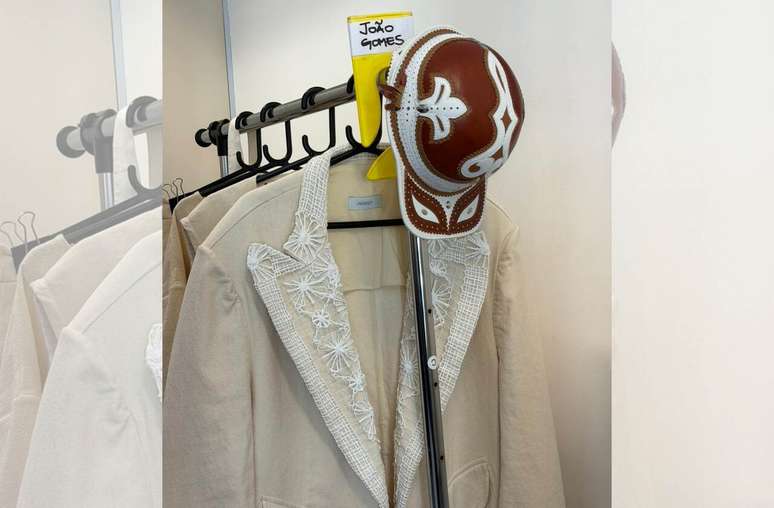 Look usado pelo cantor durante apresenta&ccedil;&atilde;o na Supercopa &ndash;