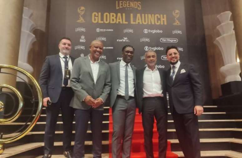 Clarence Seedorf discursa durante o lan&ccedil;amento da World Legends Cup &ndash;