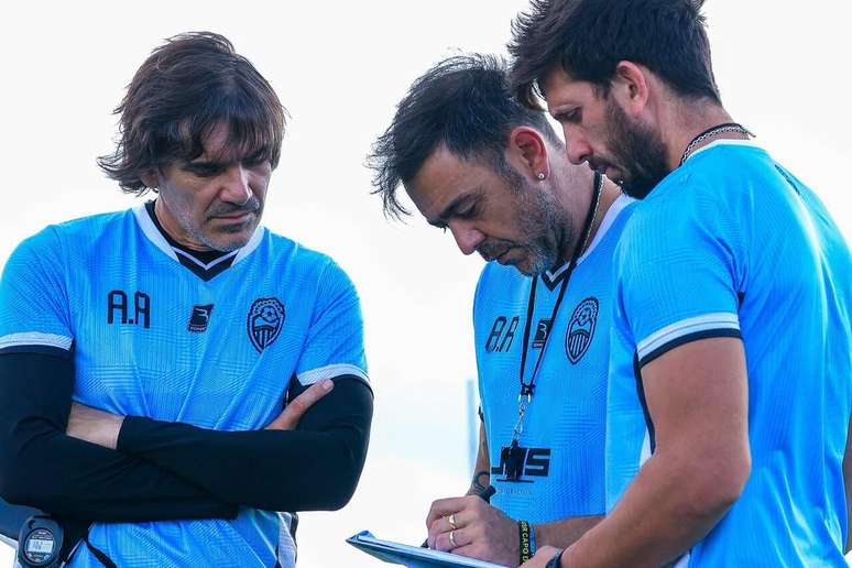 &Aacute;lvaro Recoba assumiu o comando do Deportivo T&aacute;chira em 2026 &ndash;