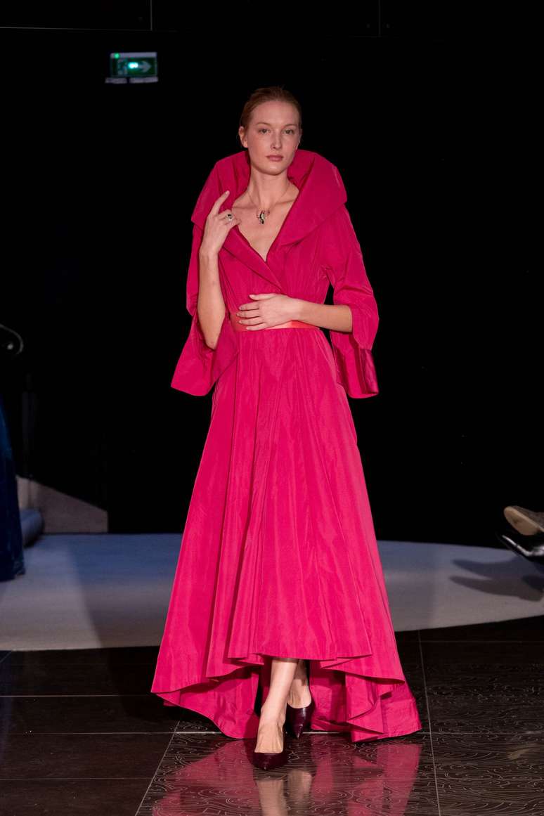 Desfile da grife Thayn&aacute; Cai&ccedil;ara em Paris 