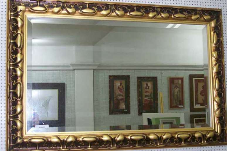 Na hist&oacute;ria da humanidade, o espelho aparece como um dos objetos mais envolvidos em lendas e mist&eacute;rios. E tamb&eacute;m est&aacute; presente no cinema com uma aura sobrenatural.