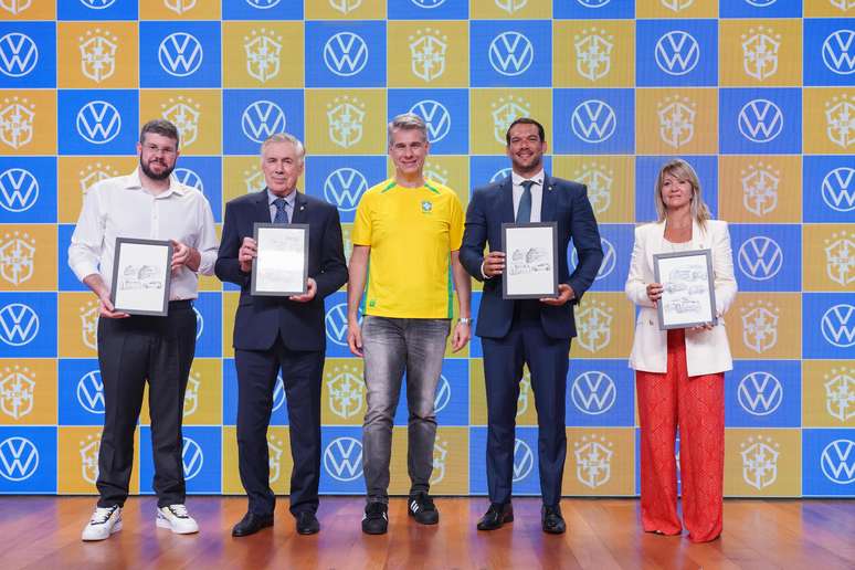 Bernardo Bessa (CBF), Carlo Ancelotti (CBF), Ciro Possobom (Volkswagen), Samir Xaud (CBF) e Cris Gambar&eacute; (CBF) 