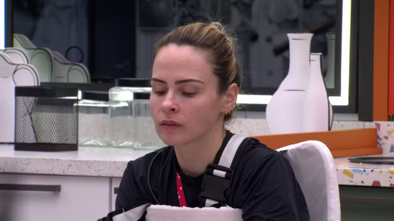 Ana Paula Renault est&aacute; cumprindo o castigo do monstro no BBB26