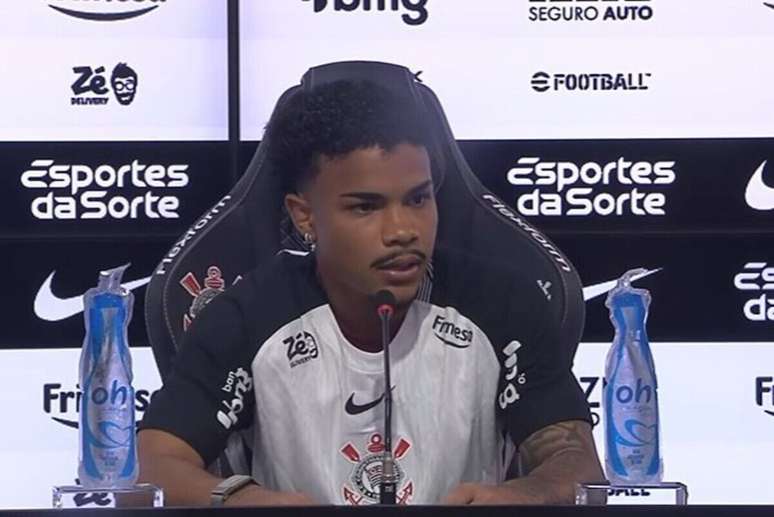 Kaio C&eacute;sar &eacute; apresentado no Corinthians &ndash;