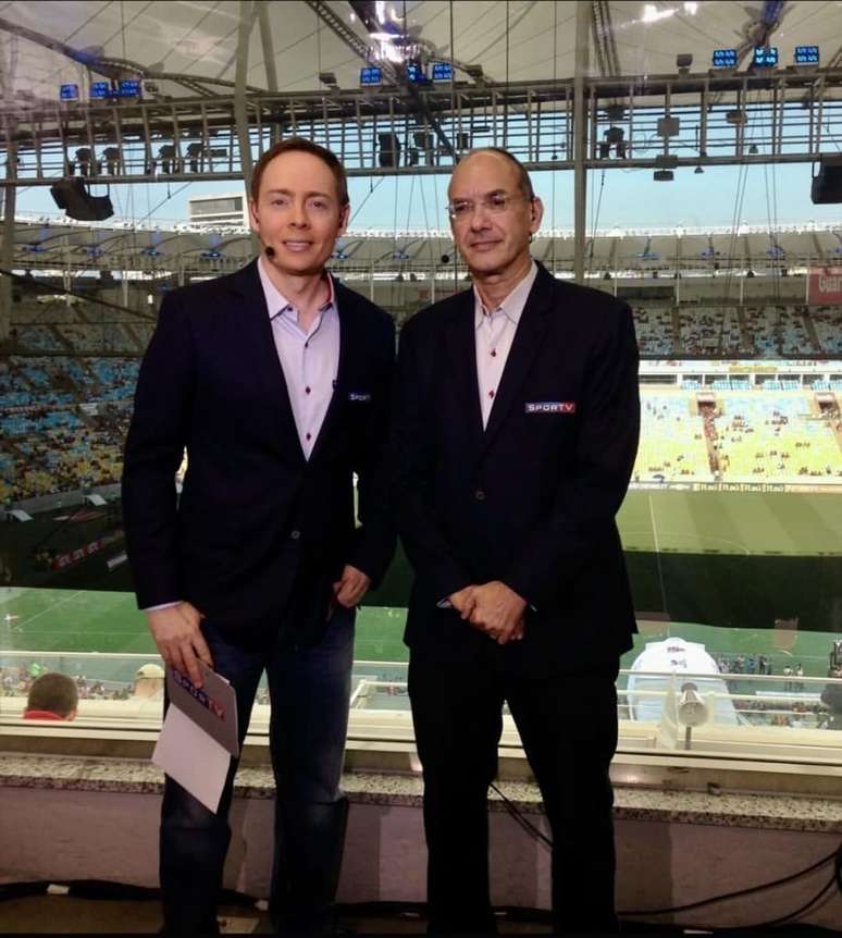 Eduardo Moreno, &agrave; esquerda 