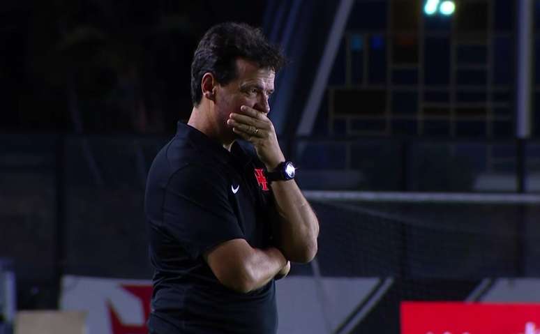 Fernando Diniz deu voz &agrave;s cr&iacute;ticas vindas do torcedor e disse que o time ainda vai se encontrar &ndash;