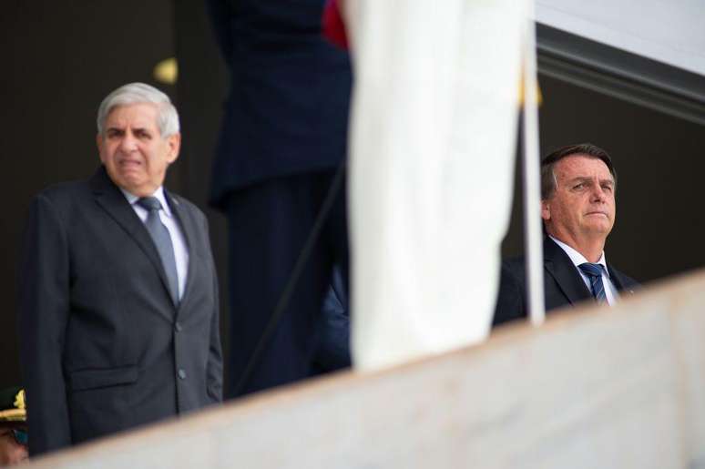 O general Augusto Heleno &eacute; um dos cinco militares que podem perder a patente