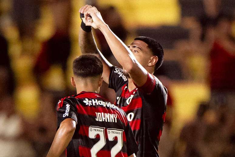 Jovem zagueiro Iago marcou primeiro gol do Flamengo na temporada 2026 &ndash;