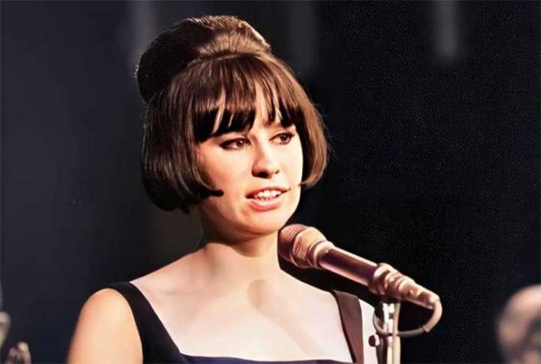 A cantora Astrud Gilberto foi a primeira mulher a vencer o Grammy na categoria Grava&ccedil;&atilde;o do Ano. O pr&ecirc;mio, concedido em 1965, tamb&eacute;m a tornou a primeira brasileira a receber a mais importante distin&ccedil;&atilde;o da m&uacute;sica internacional.&nbsp;
