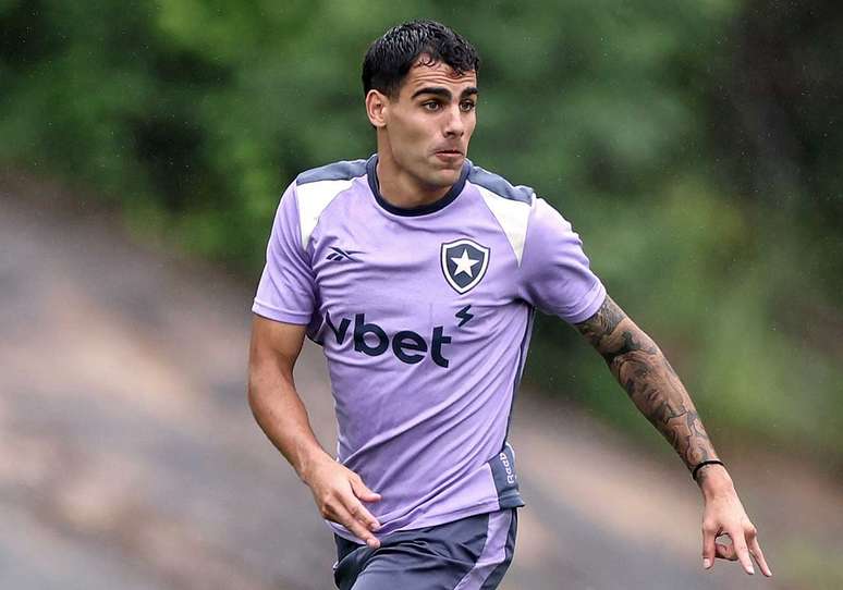 Lucas Villalba ainda n&atilde;o estreou pelo Botafogo e aguarda fim do transfer ban para jogar &ndash;