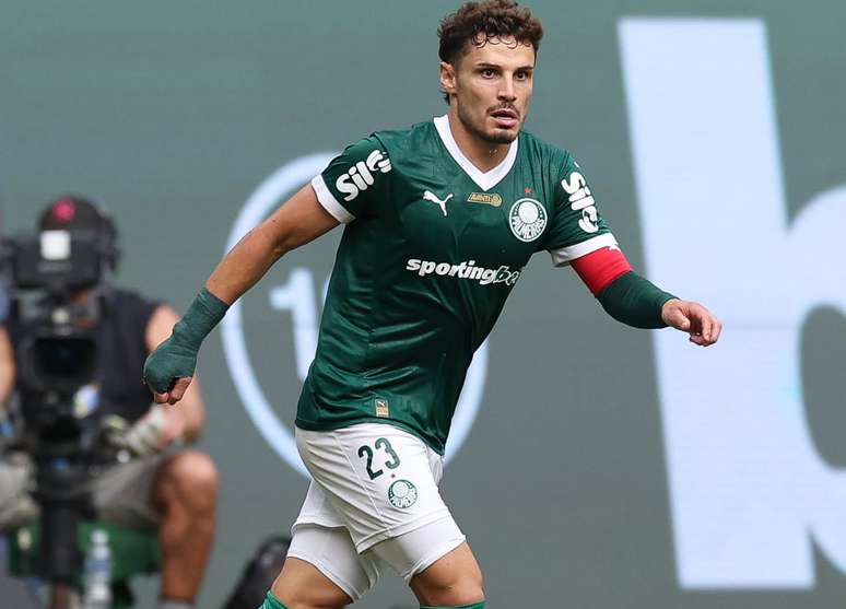 Raphael Veiga, do Palmeiras, na partida contra o Botafogo. 