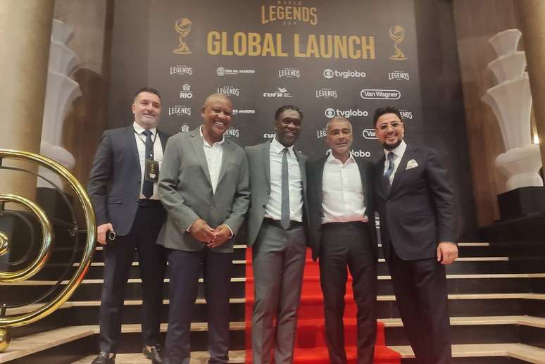 Seedorf ao lado de Rom&aacute;rio durante o lan&ccedil;amento do World Legends Cup &ndash;