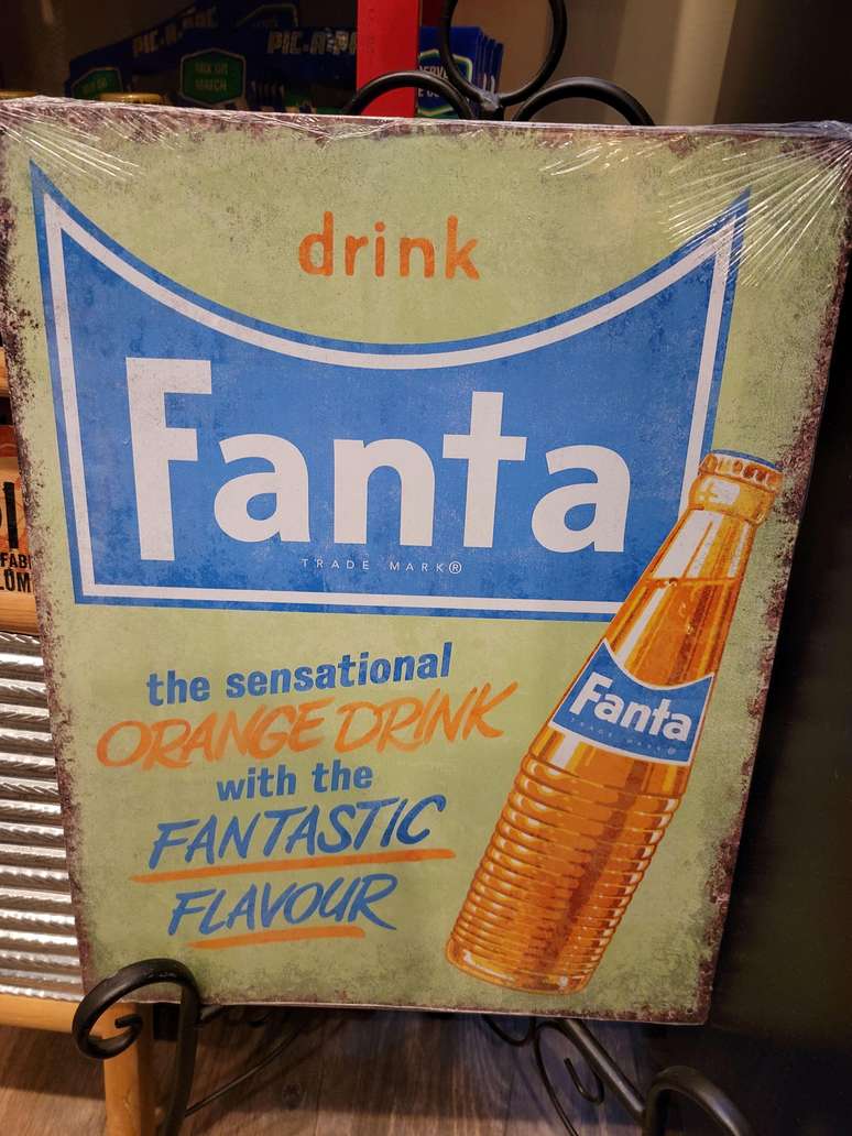 O nome Fanta &eacute; a redu&ccedil;&atilde;o da palavra alem&atilde; fantasie, que significa fantasia, em portugu&ecirc;s