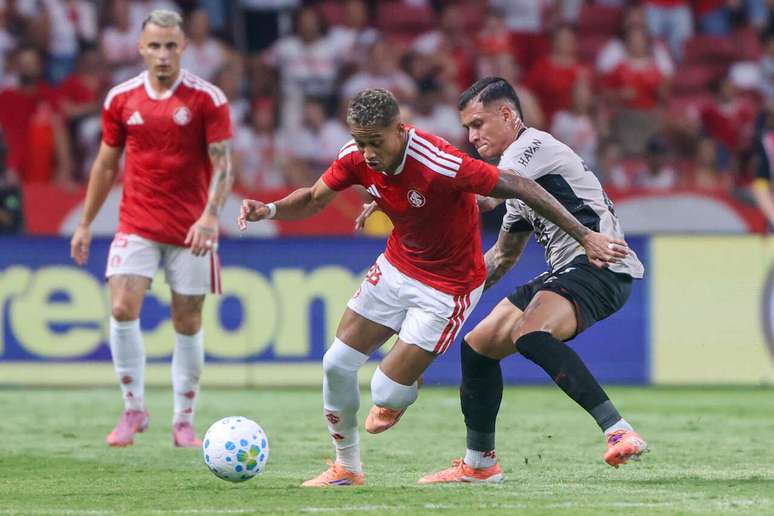 Internacional estreou no Brasileir&atilde;o com derrota em casa para o Athletico &ndash;