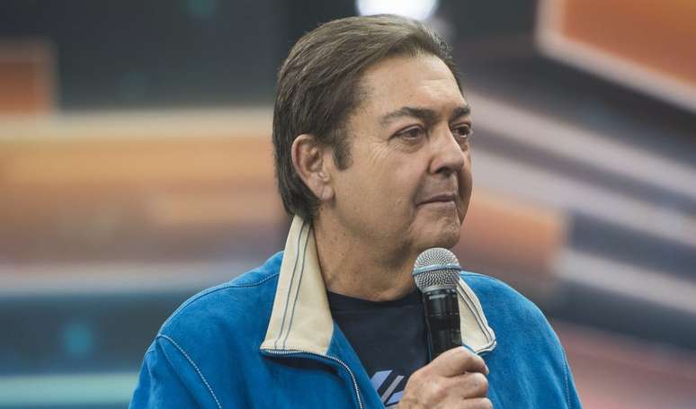 కొత్త మార్పిడి చేసిన 6 నెలల తర్వాత లూసియానా కార్డోసోతో కలిసి ఫస్టావో తన పిల్లలతో కలిసి వీల్‌చైర్‌లో కనిపిస్తాడు. ప్రెజెంటర్ ఎలా ఉన్నాడో చూడండి.