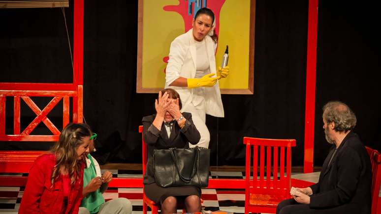 Para a atriz Iara Jamra, que interpreta Maria, o humor &eacute; o grande respons&aacute;vel por fazer o tema chegar ao p&uacute;blico sem pesar