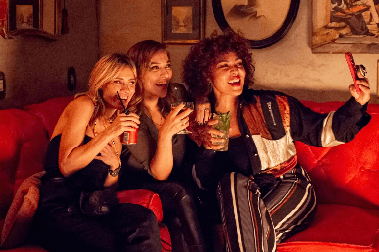 &ldquo;(Des)controle&rdquo; &eacute; uma obra que traz uma reflex&atilde;o intensa sobre o uso do &aacute;lcool como fonte de ref&uacute;gio (