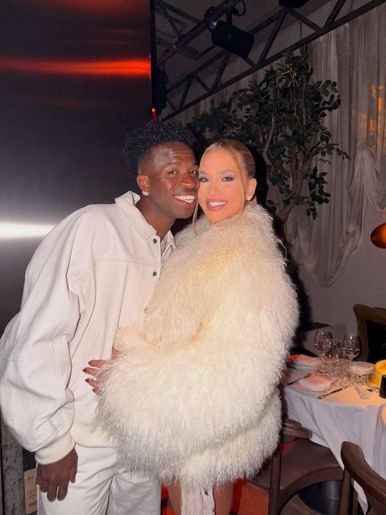 Casal completou tr&ecirc;s meses de namoro &ndash;