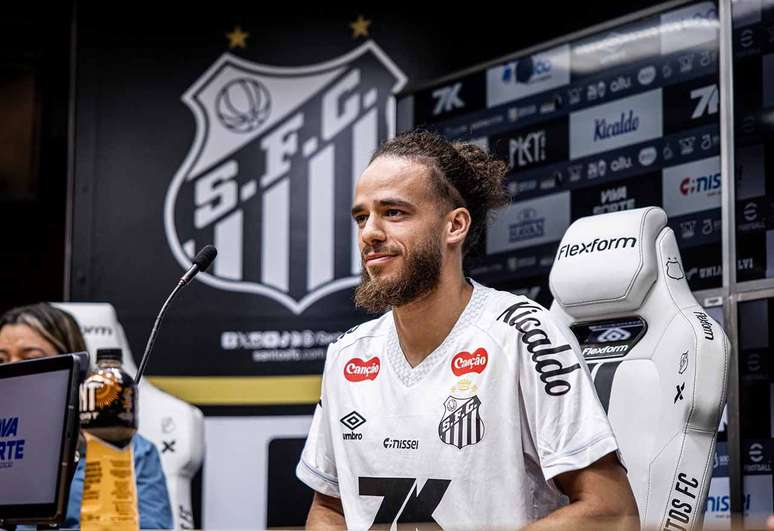 Brahimi n&atilde;o conseguiu vingar no Santos &ndash;