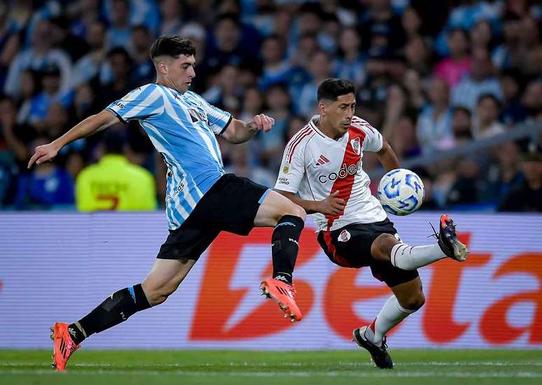 Nardoni, do Racing, em a&ccedil;&atilde;o contra Rodrigo Aliendro, do River Plate
