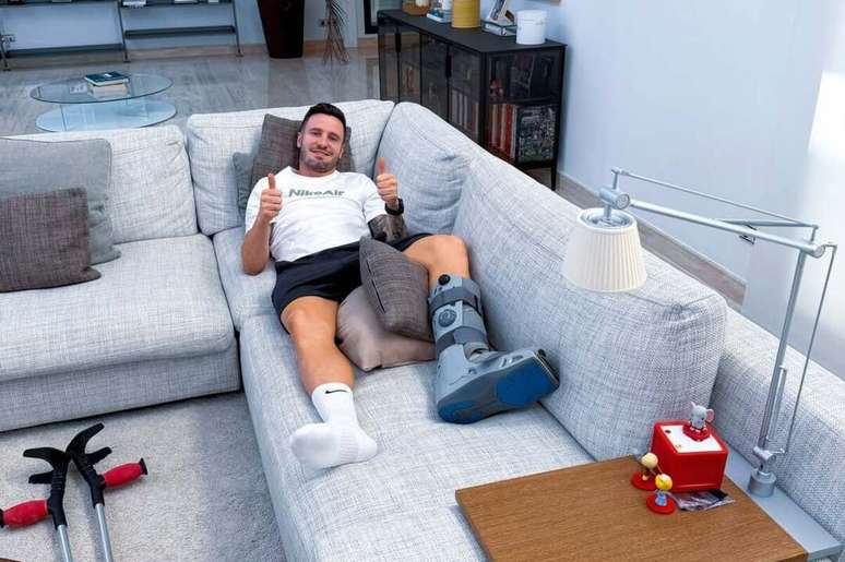 Sa&uacute;l segue se recuperando de cirurgia &ndash;