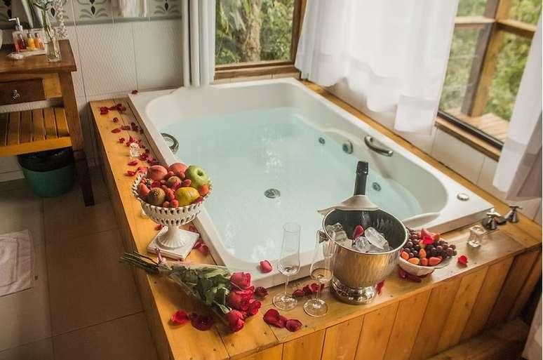 L&iacute;via Andrade e ex-marido compraram hotel em SC &mdash;