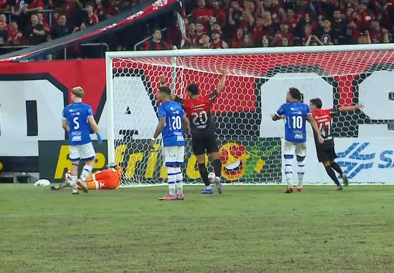 Athletico-PR e Foz do Igua&ccedil;u se enfrentaram pelo duelo de ida das quartas de final do Campeonato Paranaense &ndash;